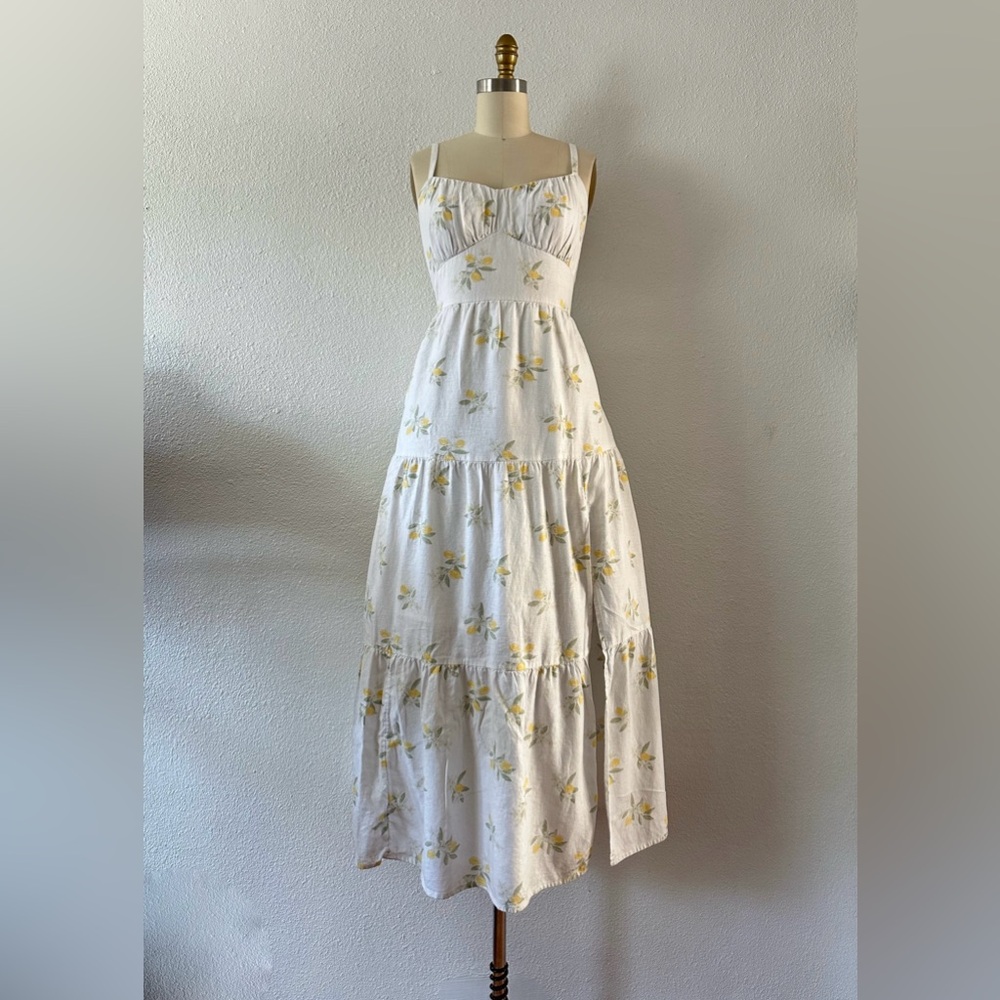 Lemon 🍋 print linen dress in white with open back.